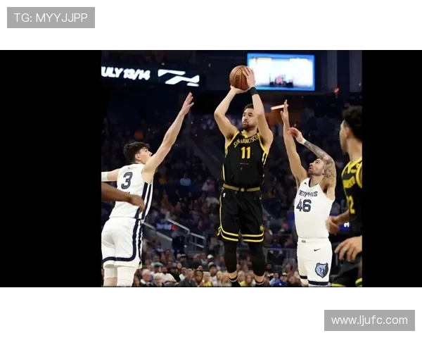 克莱汤普森状态低迷9投仅3中三分球命中率惨淡仅1中6